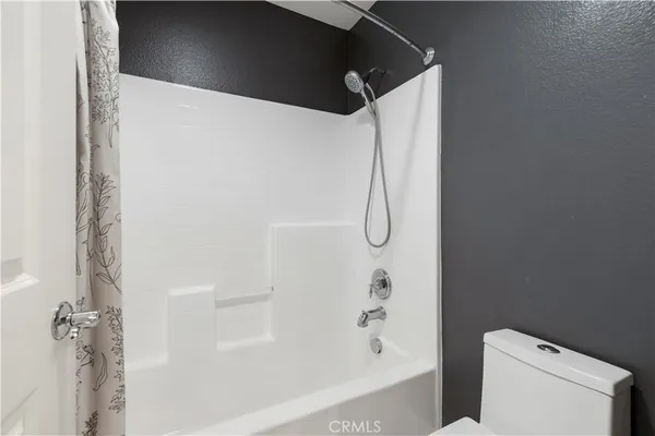 $630,000 | 19354 Laroda Lane, Unit 165, Saugus, CA 91350