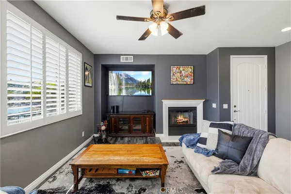 $630,000 | 19354 Laroda Lane, Unit 165, Saugus, CA 91350