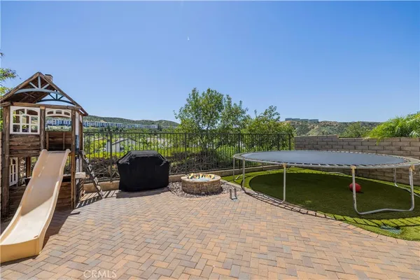 $630,000 | 19354 Laroda Lane, Unit 165, Saugus, CA 91350