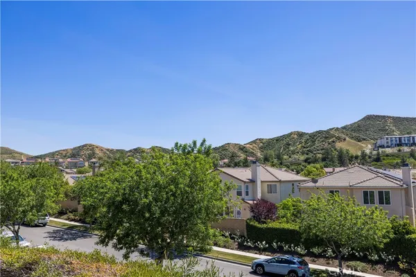 $630,000 | 19354 Laroda Lane, Unit 165, Saugus, CA 91350