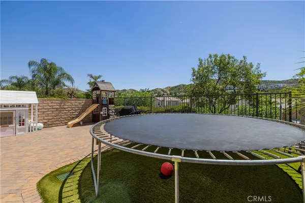 $630,000 | 19354 Laroda Lane, Unit 165, Saugus, CA 91350