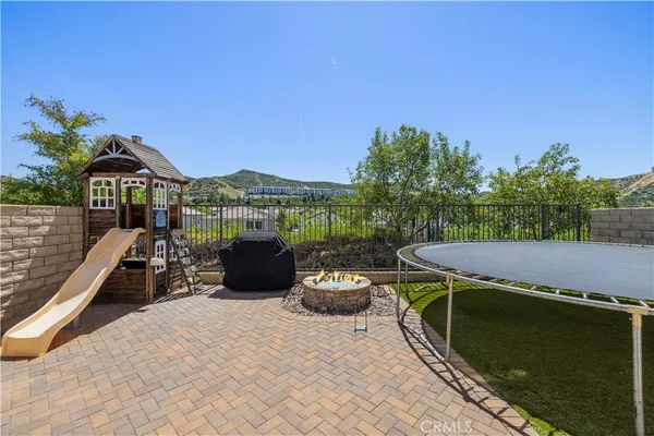 $630,000 | 19354 Laroda Lane, Unit 165, Saugus, CA 91350