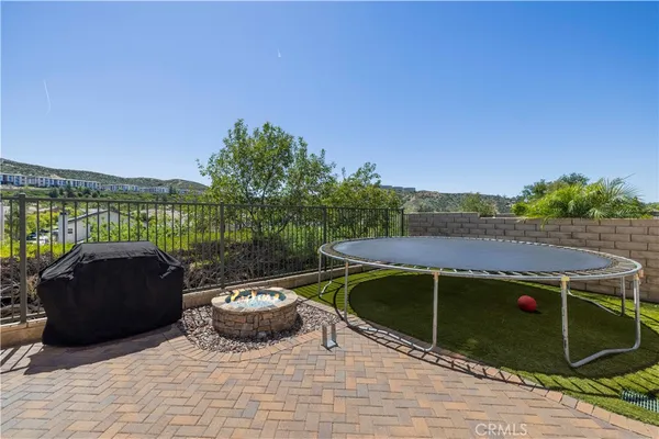 $630,000 | 19354 Laroda Lane, Unit 165, Saugus, CA 91350