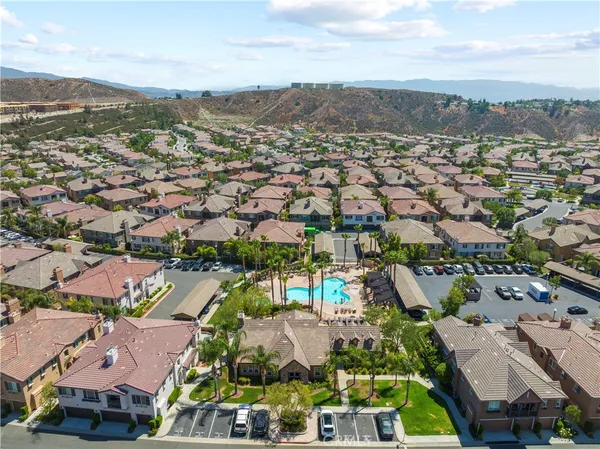 $630,000 | 19354 Laroda Lane, Unit 165, Saugus, CA 91350