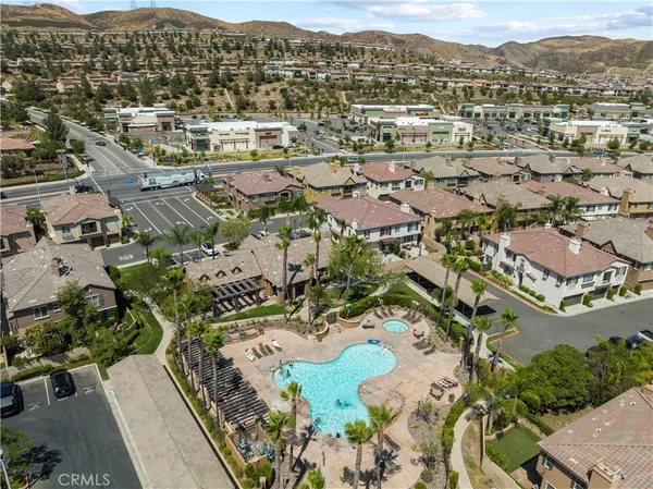 $630,000 | 19354 Laroda Lane, Unit 165, Saugus, CA 91350