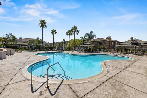 $630,000 | 19354 Laroda Lane, Unit 165, Saugus, CA 91350