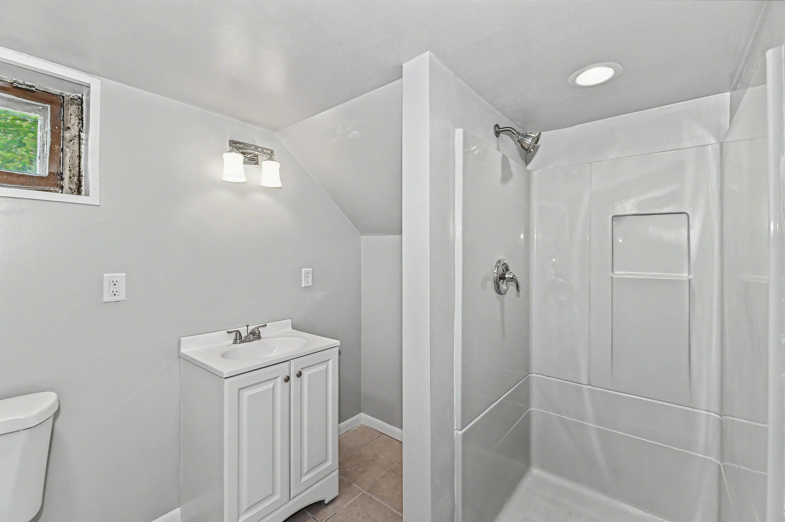 3400 8th Avenue Racine, WI 53402 - Photo 23 of 27 eigth-28