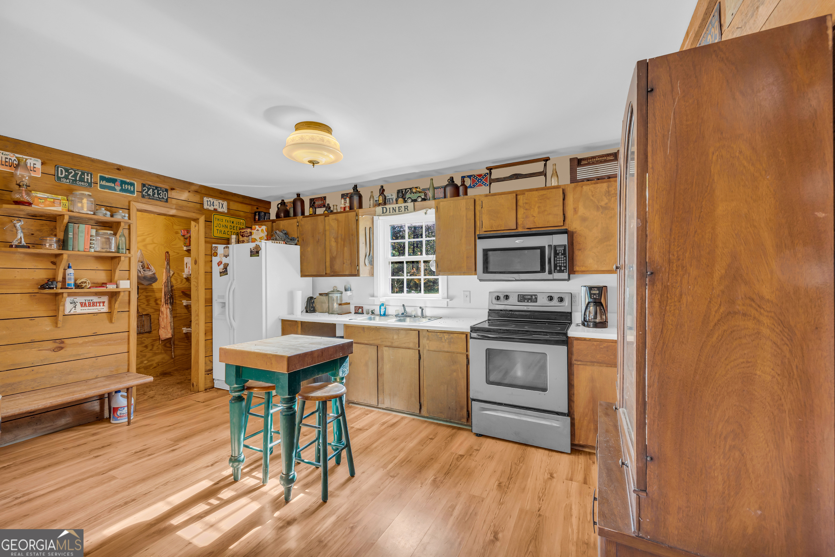 23824 Highway 22 Sparta, GA 31087 - Photo 16 of 94 a kitchen with stainless steel appliances a stove a refrigerator and cabinets