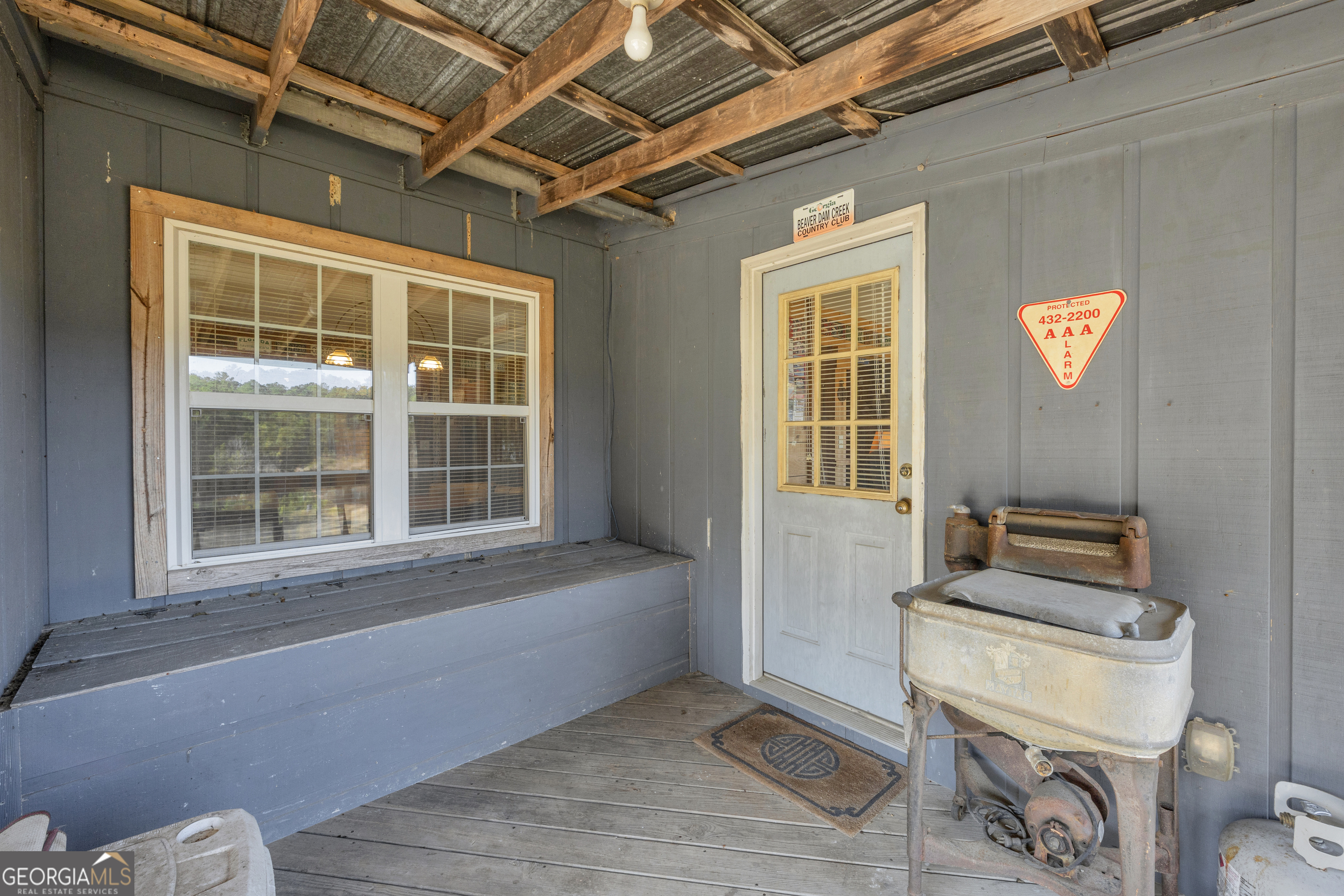 23824 Highway 22 Sparta, GA 31087 - Photo 38 of 94 a living room with furniture and a window
