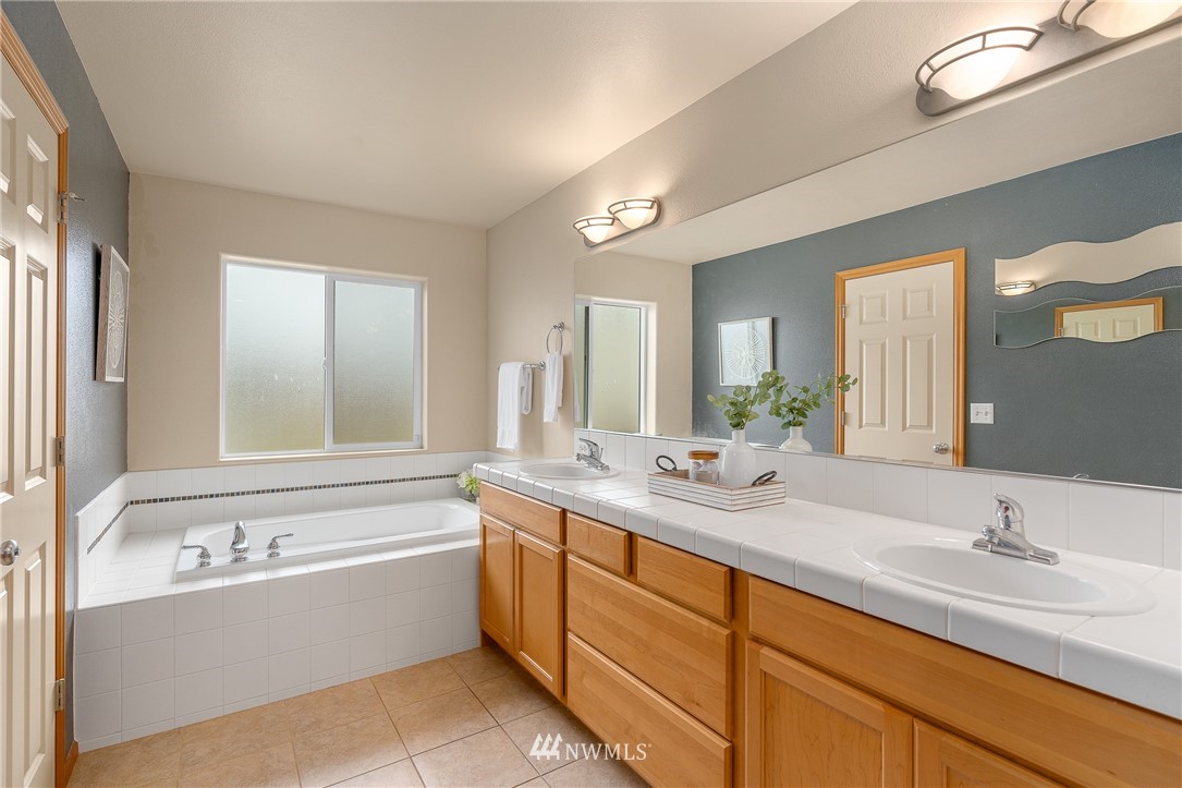 4417 Northeast 3rd Lane Renton, WA 98059 - Photo 16 of 20