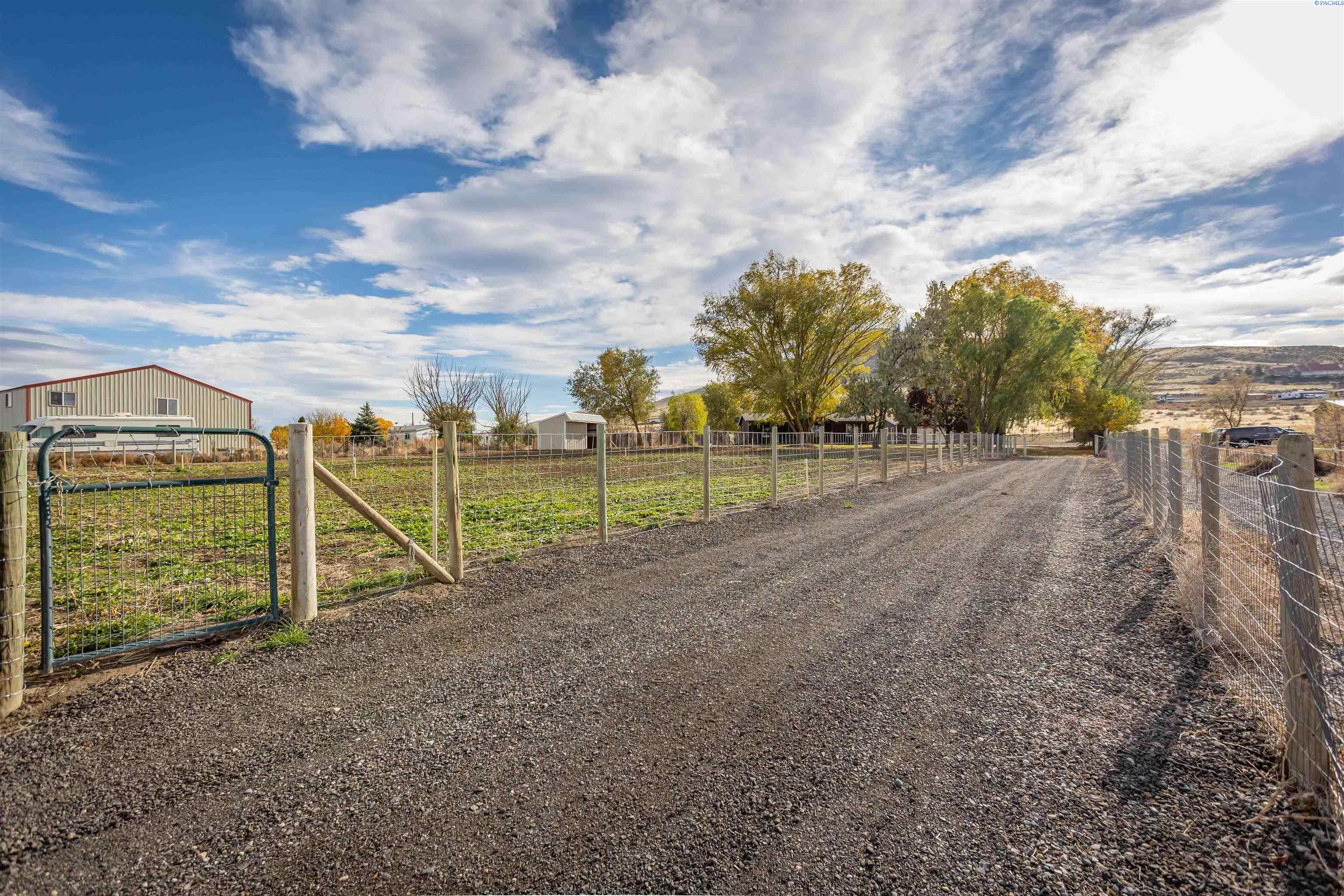 17313 East Ruppert Road Benton City, WA 99320 - Photo 2 of 30 Gallery Image 2