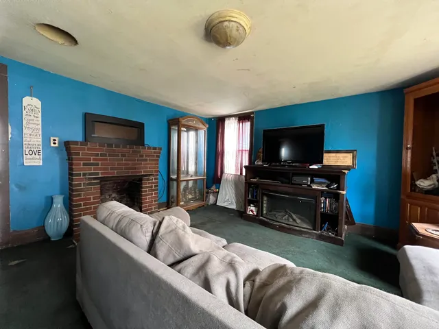 $120,000 | 102 Beechwood Street, Thomaston, ME 04861