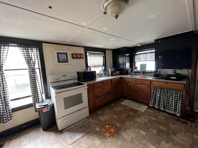 $120,000 | 102 Beechwood Street, Thomaston, ME 04861