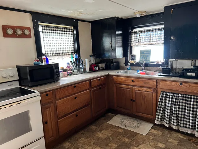 $120,000 | 102 Beechwood Street, Thomaston, ME 04861