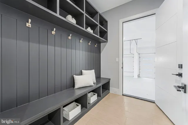 $3,499,999 | 1052 Balls Hill Road, McLean, VA 22101