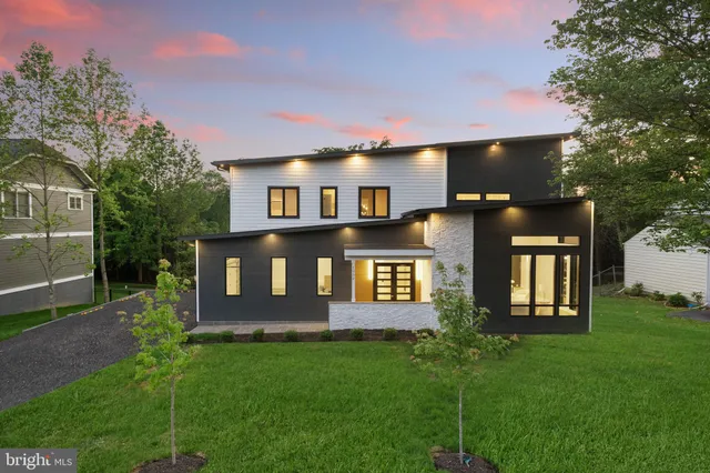 $3,499,999 | 1052 Balls Hill Road, McLean, VA 22101