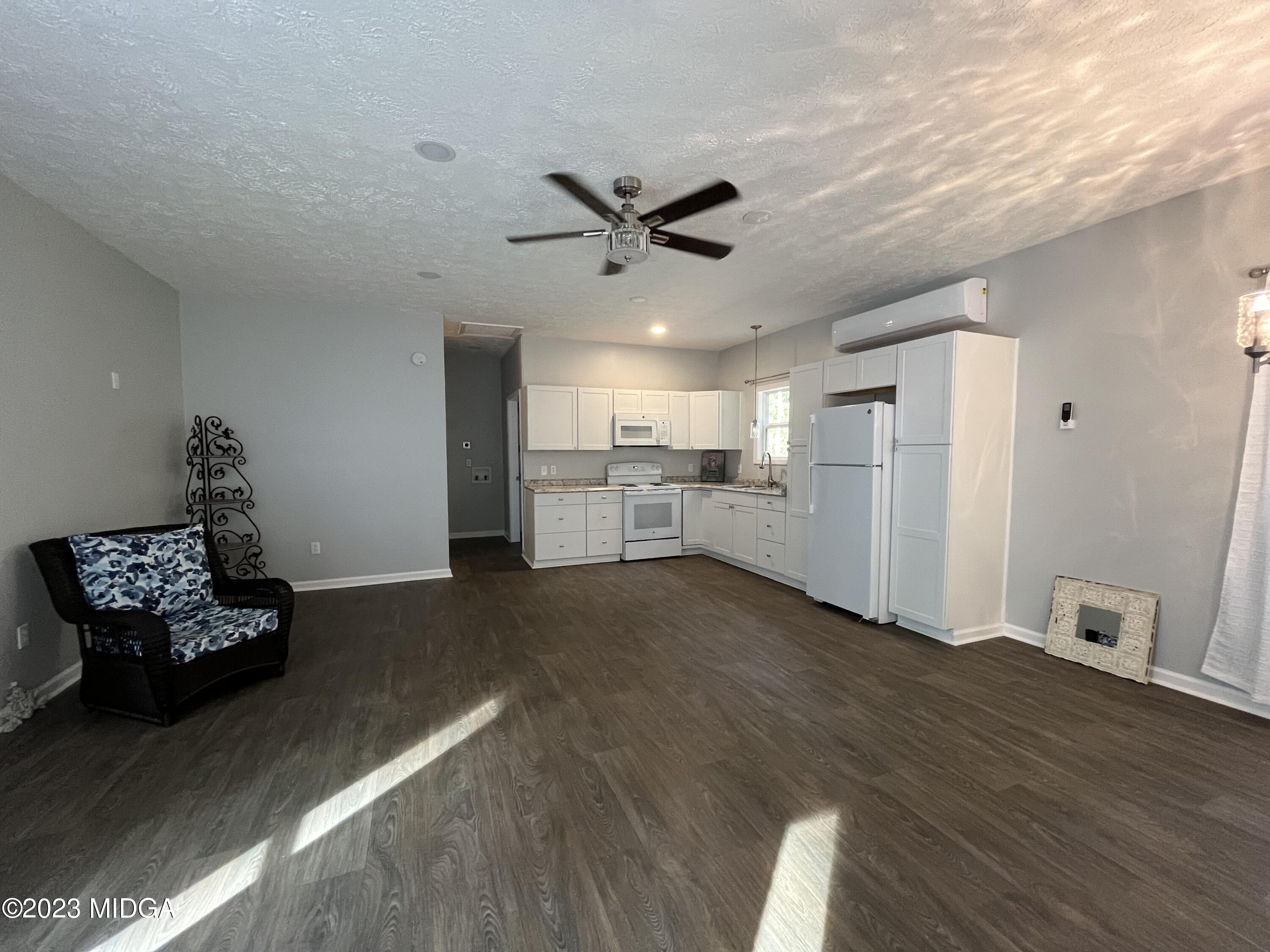 368 Mott Road Barnesville, GA 30204 - Photo 6 of 17