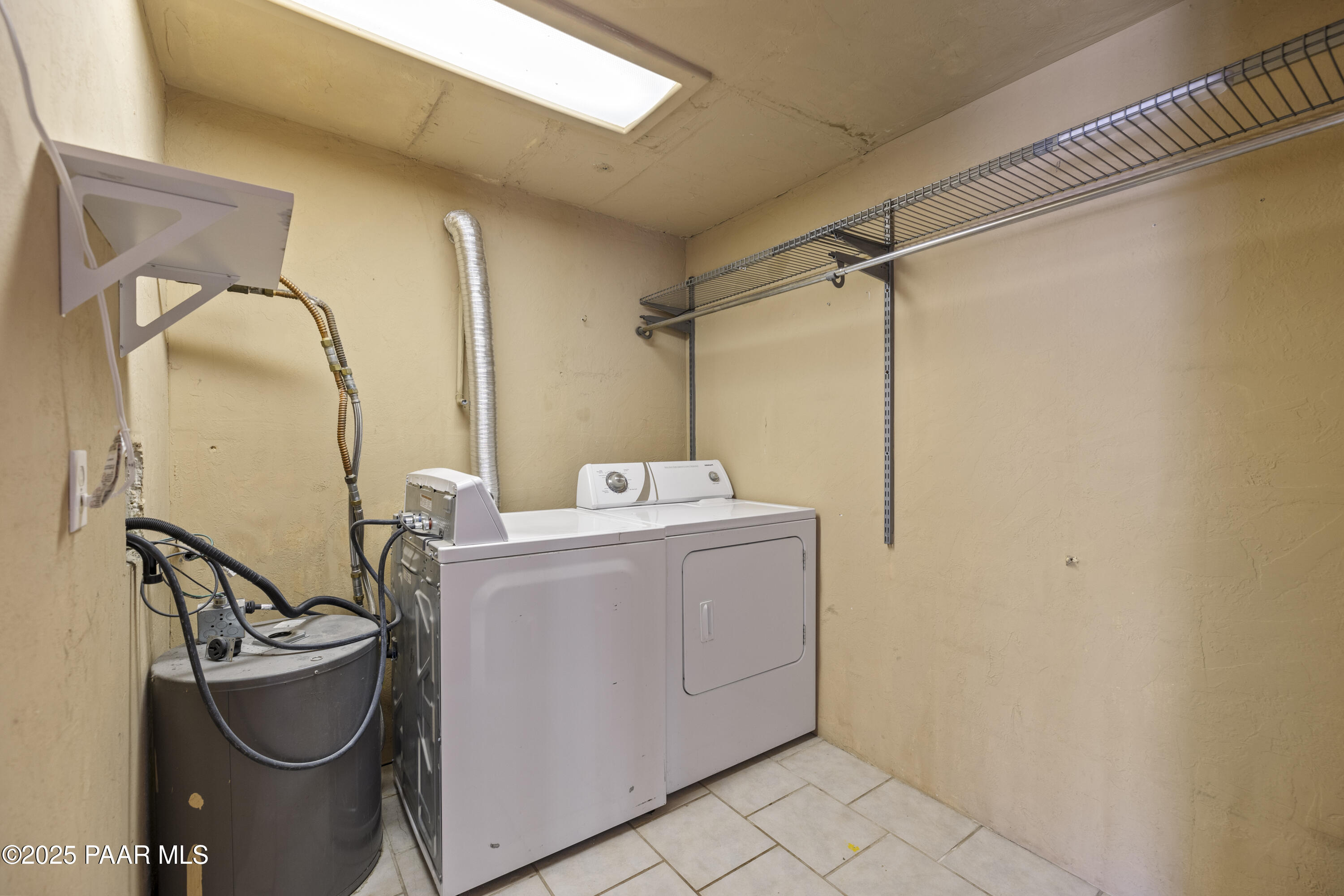 1502 Butterfield Road Prescott, AZ 86303 - Photo 9 of 46 180-Laundry