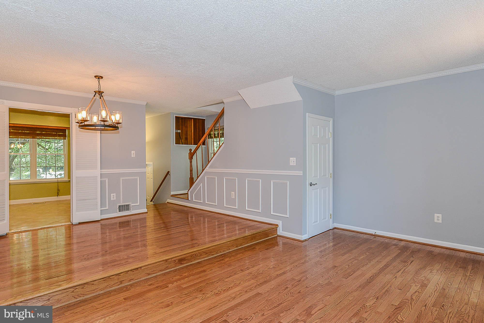 2488 Ridgehampton Court Reston, VA 20191 - Photo 12 of 30 Living Room