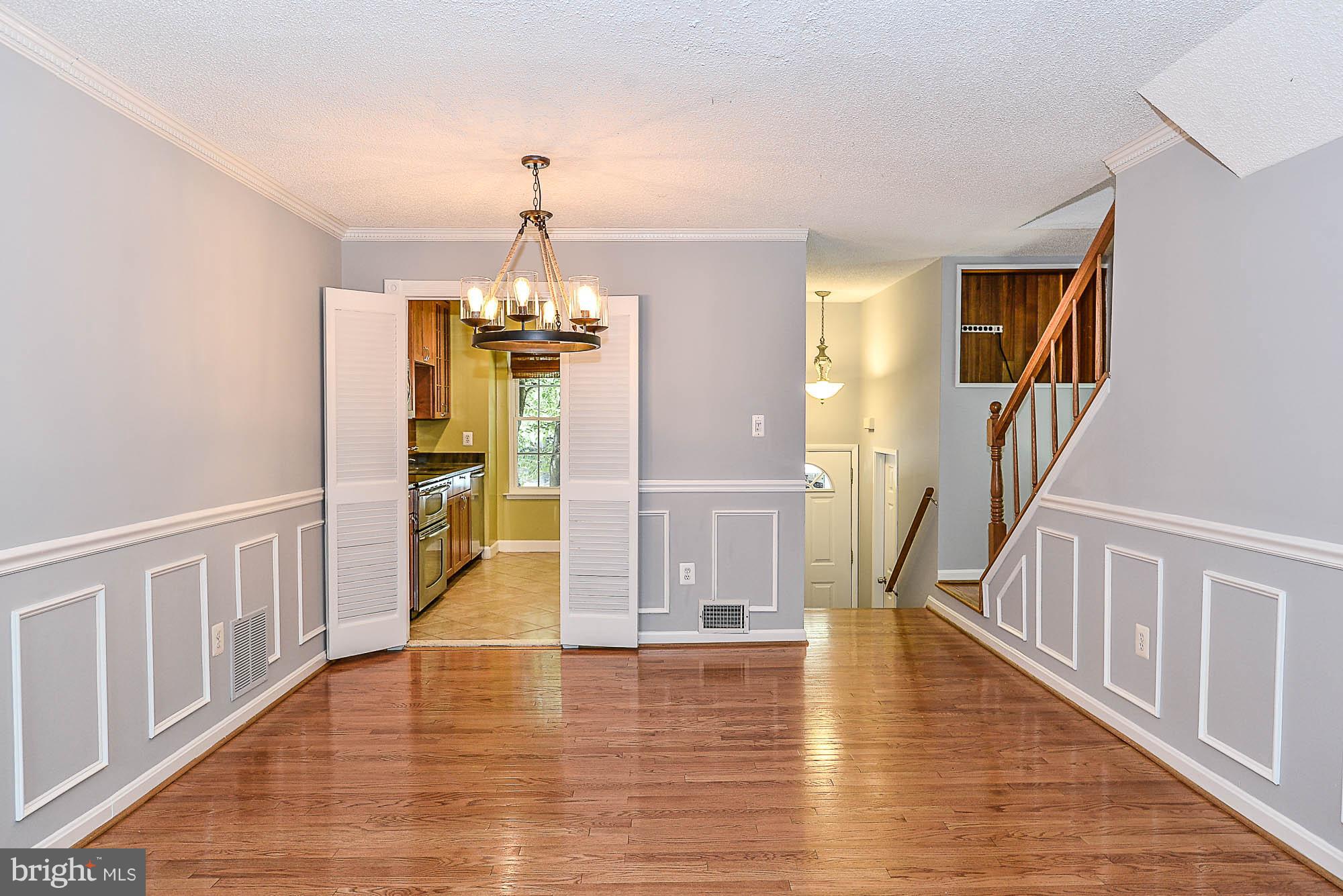 2488 Ridgehampton Court Reston, VA 20191 - Photo 10 of 30 Living Room