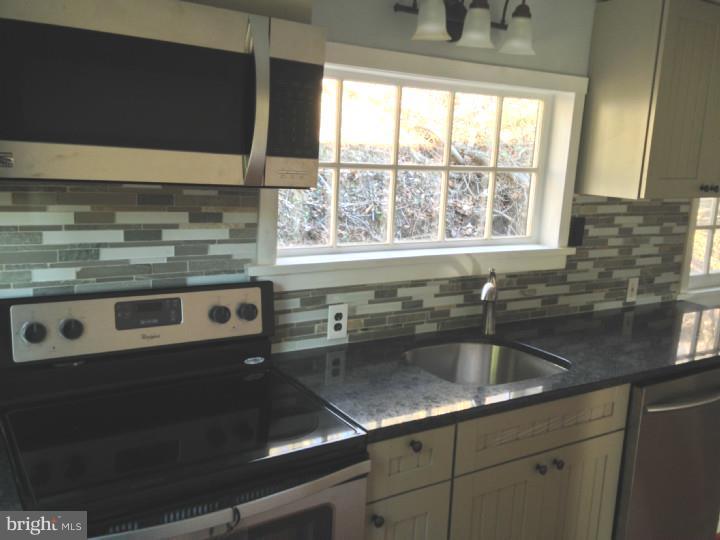 971 Broad Run Road West Chester, PA 19380 - Photo 8 of 25 Kitchen
