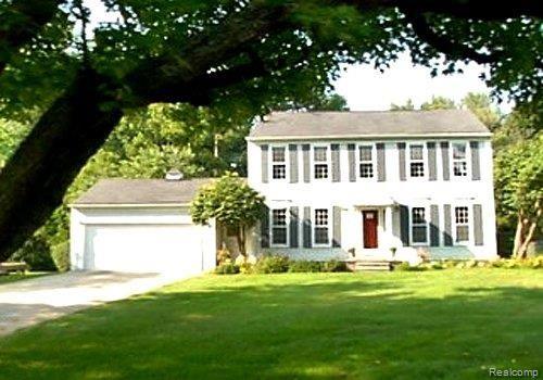 BEAUTIFUL COLONIAL!