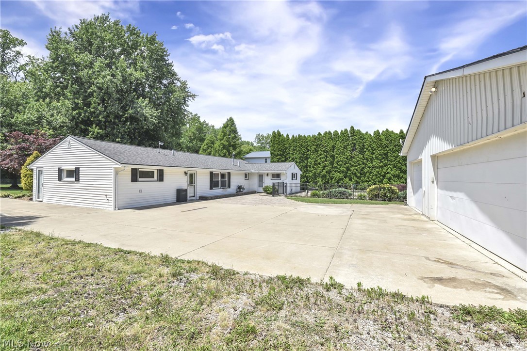 301 Crosse Road Amherst, OH 44001 - Photo 5 of 49