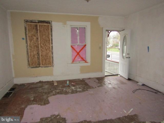 52 7th Street Salem, NJ 08079 - Photo 7 of 18 living room
