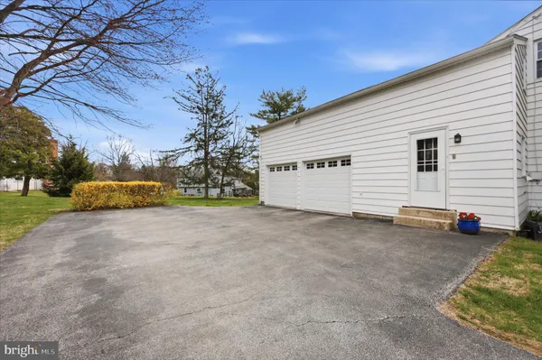 $1,050,000 | 560 Watford Lane, Berwyn, PA 19312