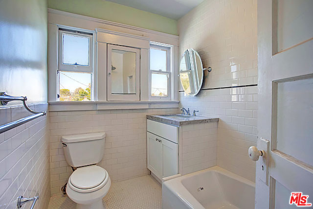 121 Wavecrest Avenue Venice, CA 90291 - Photo 8 of 13