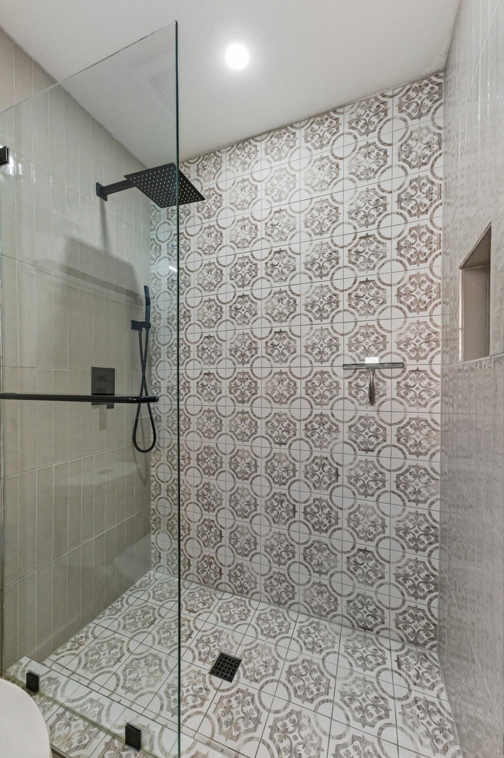 3817 Leafield Drive Austin, TX 78749 - Photo 20 of 31 a bathroom with a shower