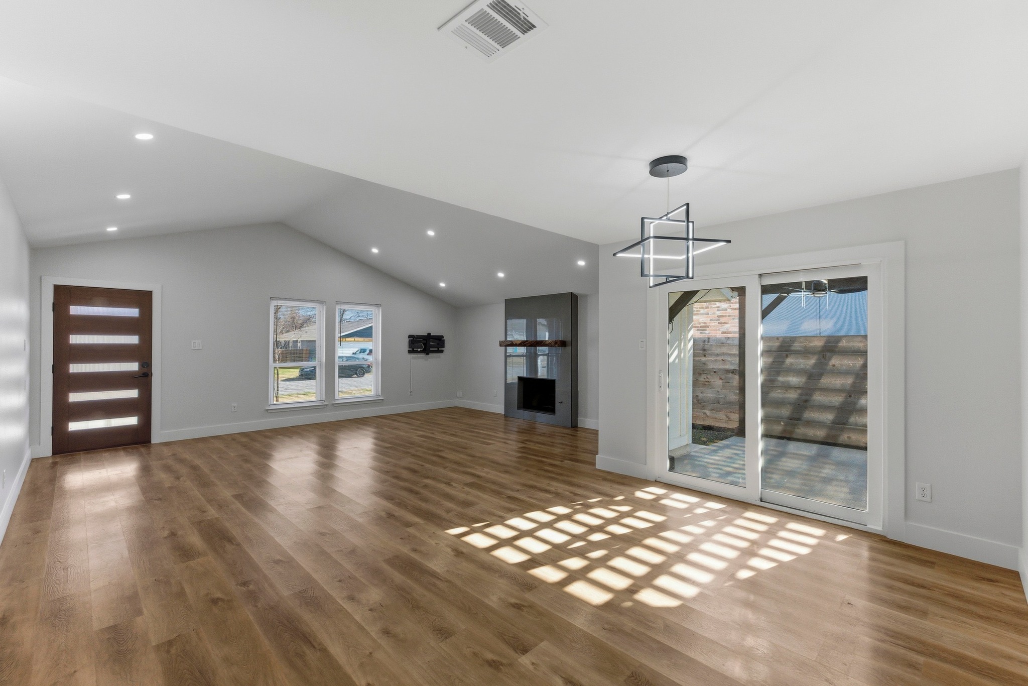 3817 Leafield Drive Austin, TX 78749 - Photo 7 of 29