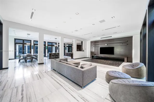 $13,850,000 | 8961 Southwest 62nd Court, Pinecrest, FL 33156
