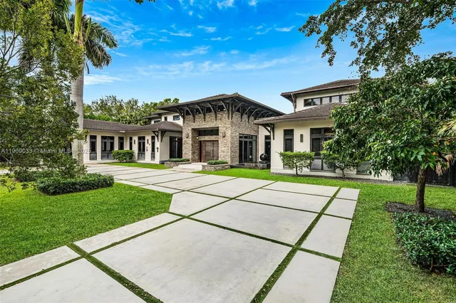 $13,850,000 | 8961 Southwest 62nd Court, Pinecrest, FL 33156