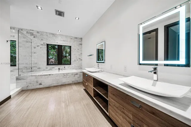 $13,850,000 | 8961 Southwest 62nd Court, Pinecrest, FL 33156