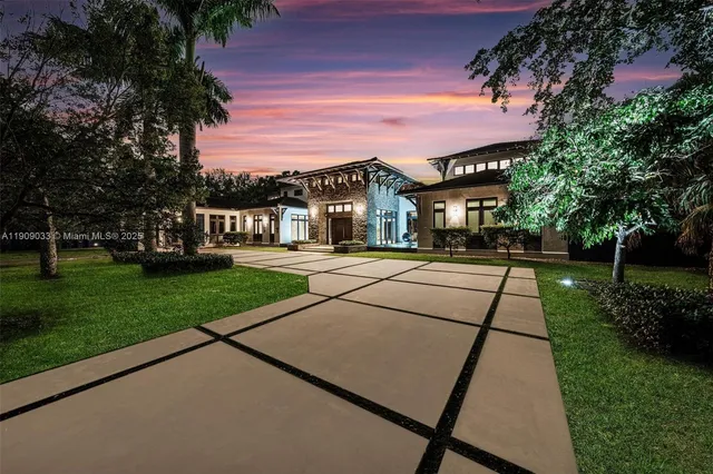 $13,850,000 | 8961 Southwest 62nd Court, Pinecrest, FL 33156