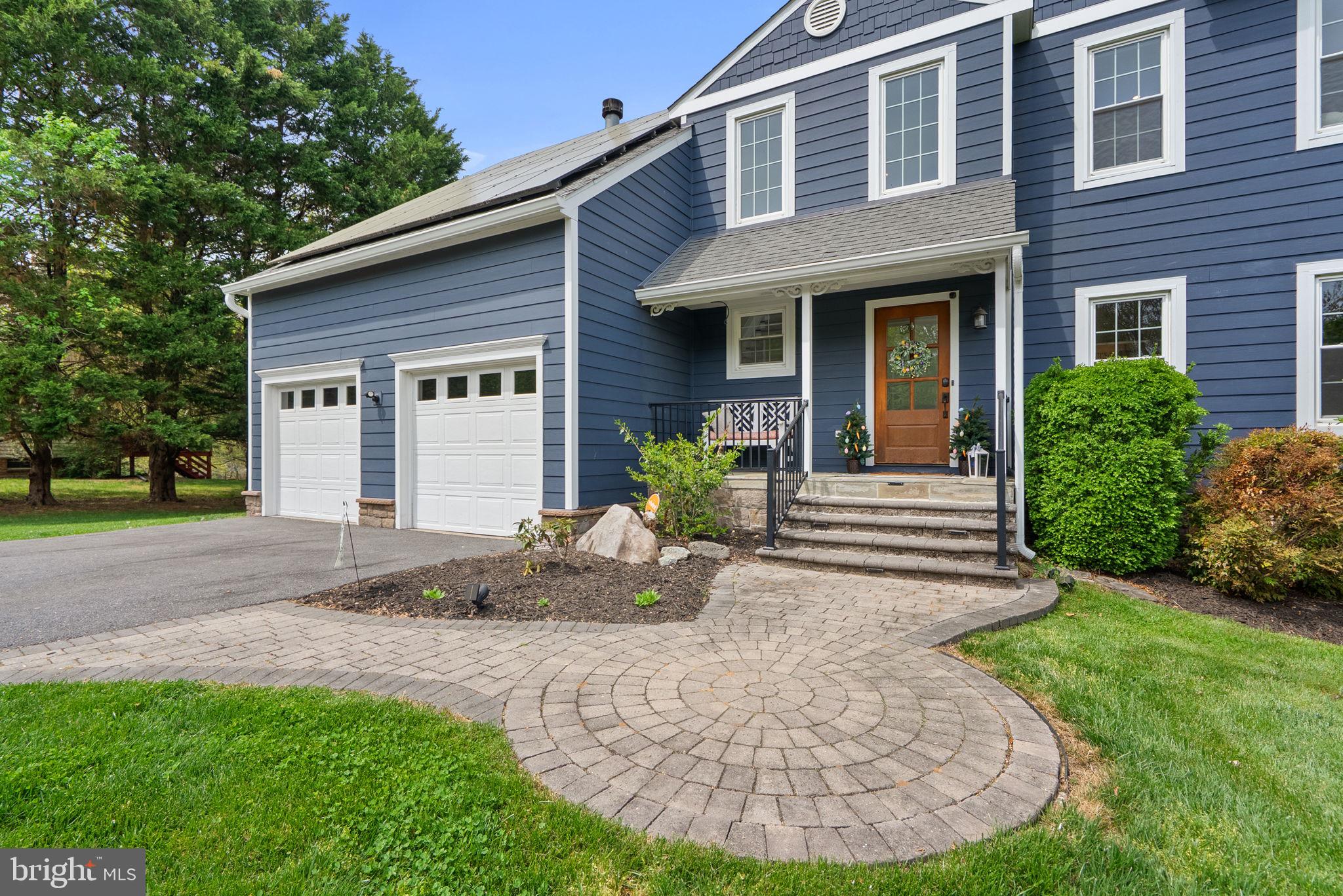 2730 Howard Grove Road Davidsonville, MD 21035 - Photo 5 of 68 Charming blue home with inviting entry.