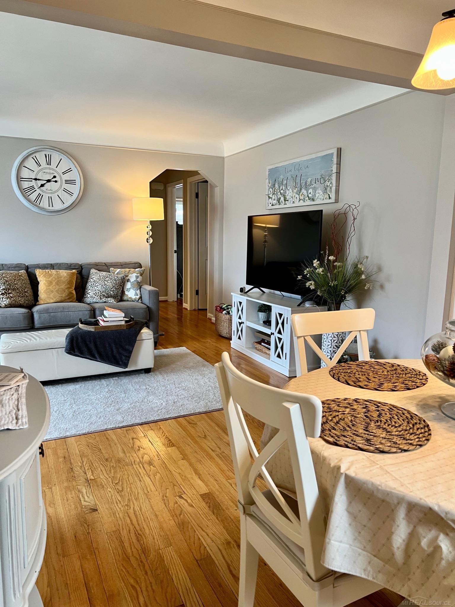 3939 Amherst Road Royal Oak, MI 48073 - Photo 6 of 54 50099158-5.JPG