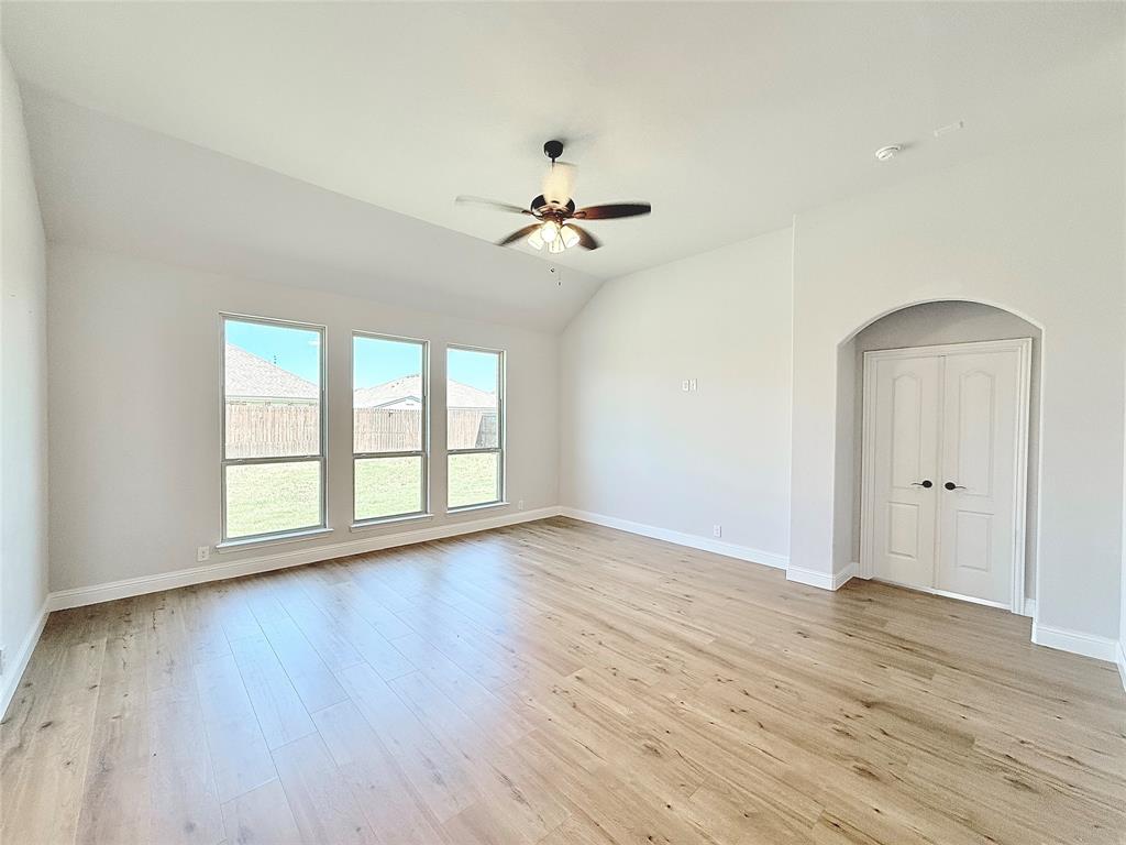 4011 Three Forks Road Kaufman, TX 75142 - Photo 17 of 40 Spacious Living Area