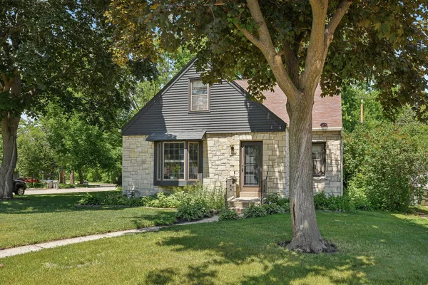$289,900 | 4630 West Cleveland Avenue, Milwaukee, WI 53219