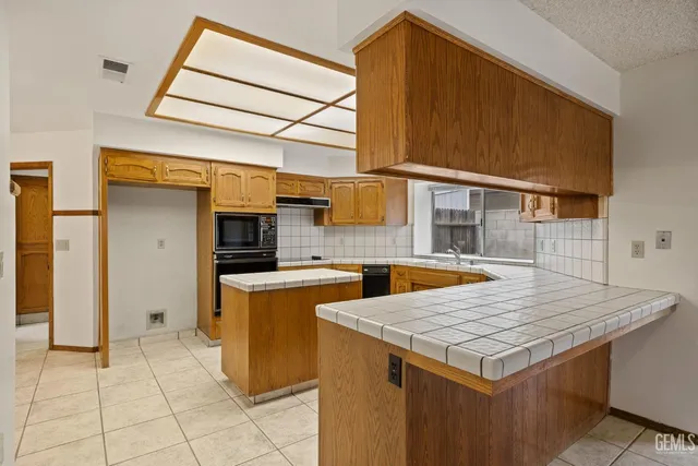 $525,000 | Undisclosed Address, Bakersfield, CA 93308