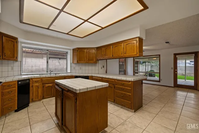 $525,000 | Undisclosed Address, Bakersfield, CA 93308