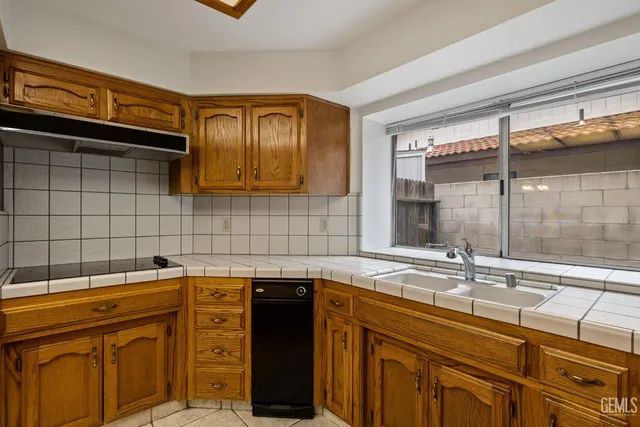 $525,000 | Undisclosed Address, Bakersfield, CA 93308