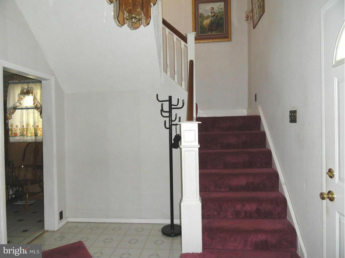 5504 Morello Road Baltimore, MD 21214 - Photo 8 of 24 9 x 9 Entry Foyer