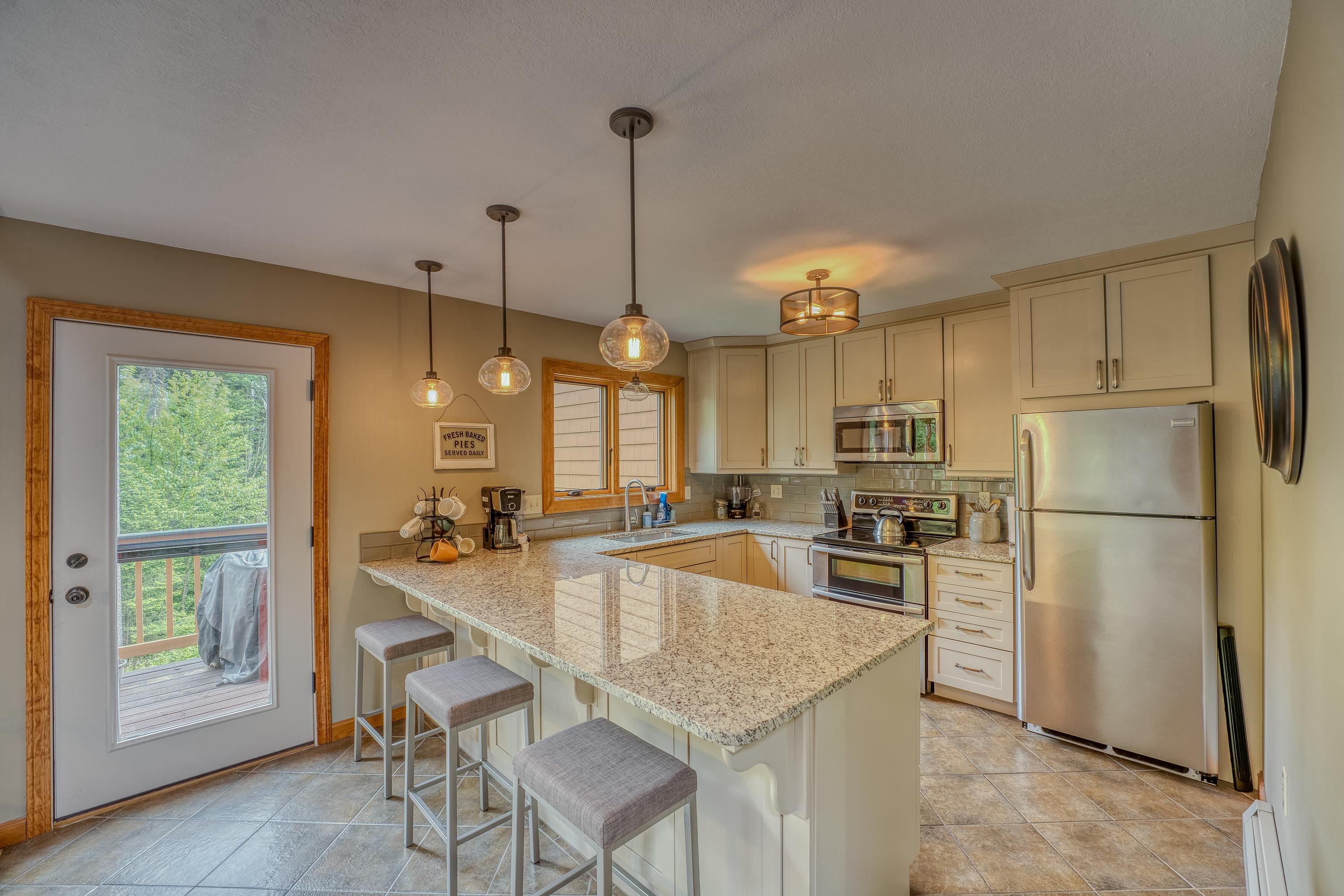 423 Hannah Loop, Unit 91 Carroll, NH 03595 - Photo 8 of 27 Gallery Image 8