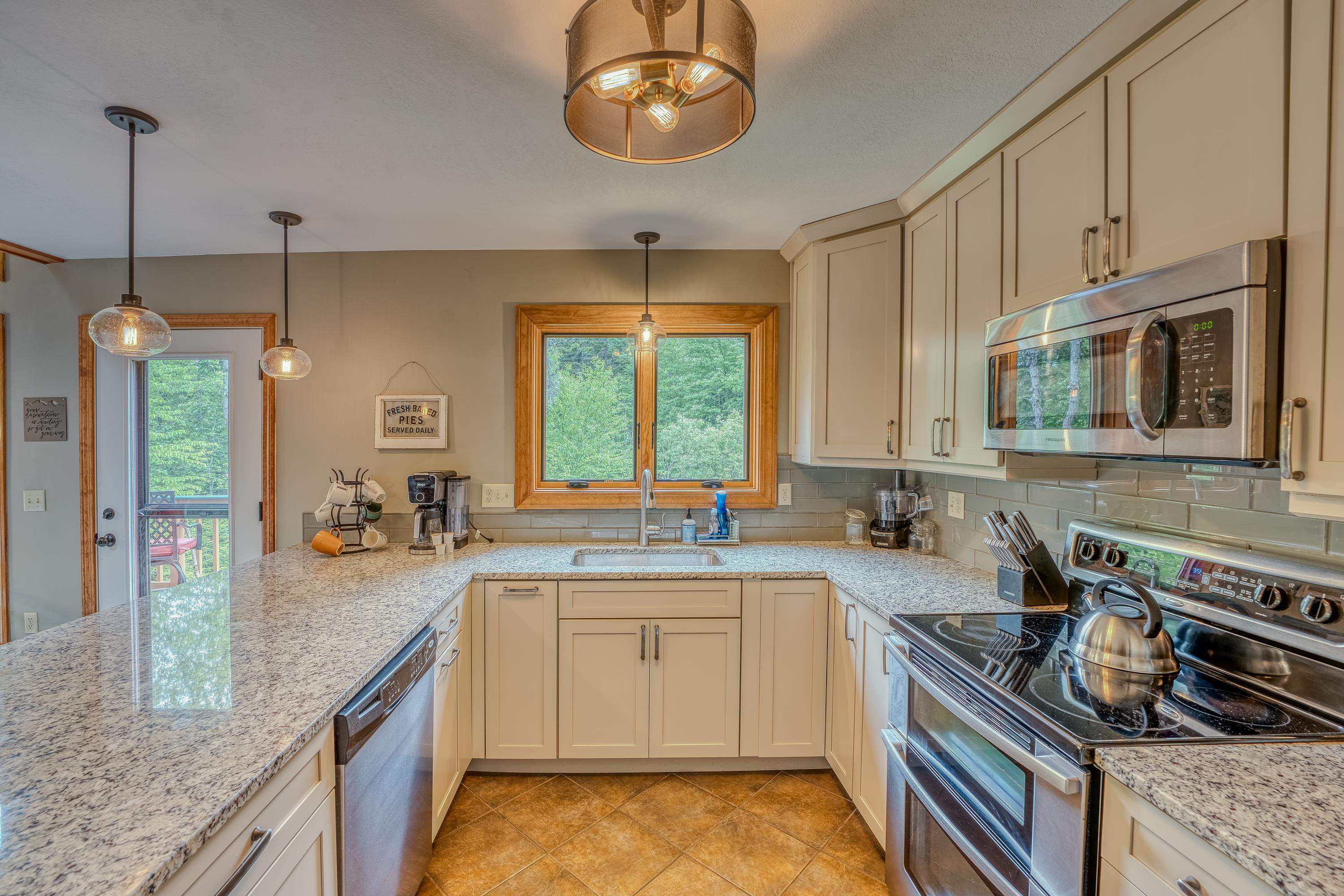423 Hannah Loop, Unit 91 Carroll, NH 03595 - Photo 10 of 27 Gallery Image 10