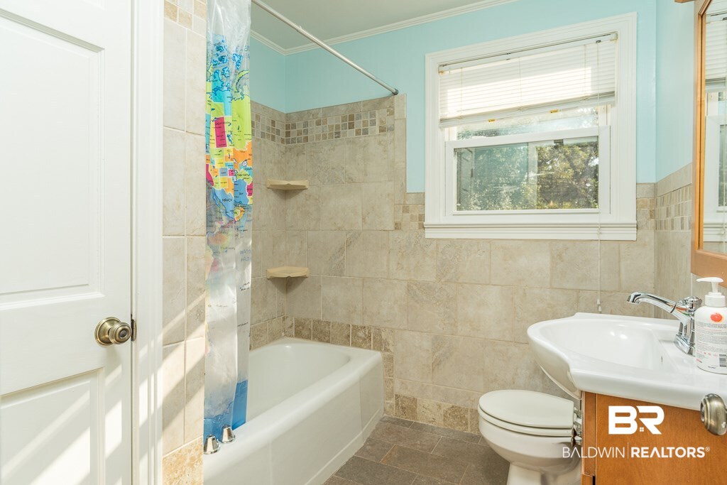 405 Thornton Place Mobile, AL 36609 - Photo 9 of 16