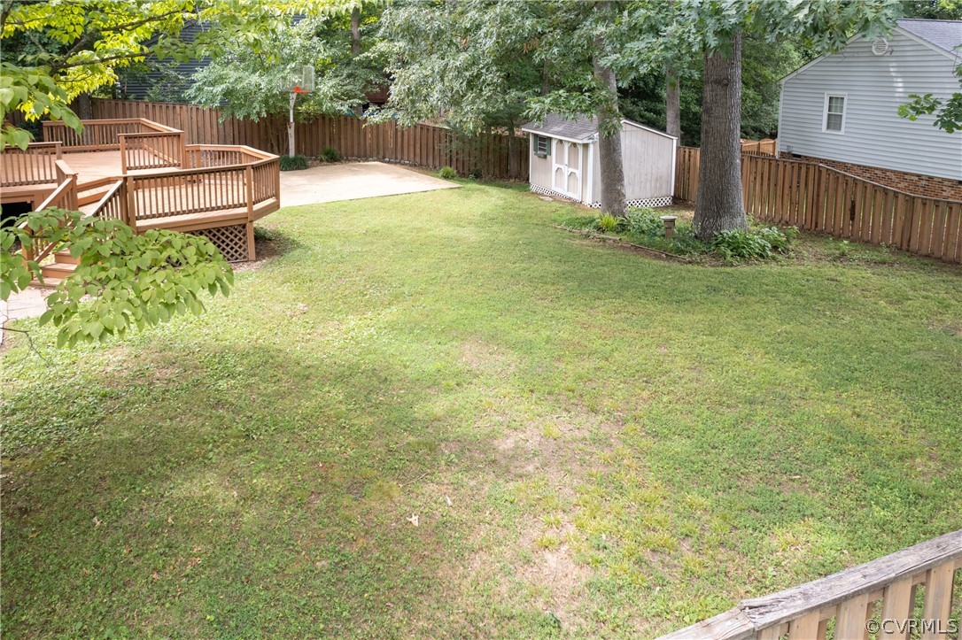 12000 Quito Road Midlothian, VA 23112 - Photo 5 of 36 a backyard of a house with table and chairs