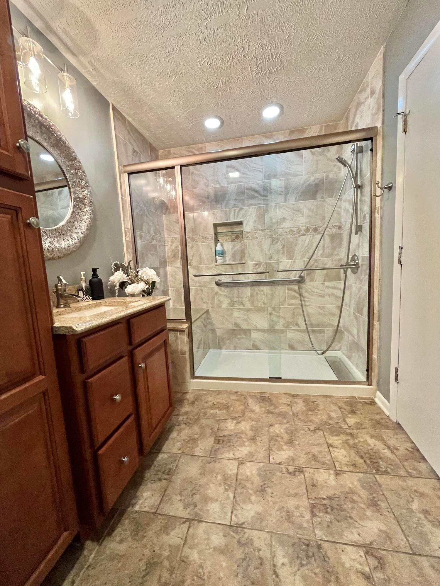 2066 Nobleshire Road Columbus, OH 43229 - Photo 12 of 40 FullSizeRender