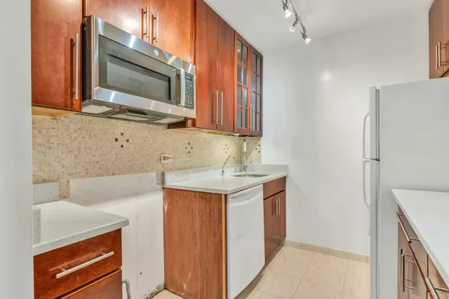 a close view of sink and tap